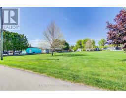 11 HEMLOCK CRESCENT - 39