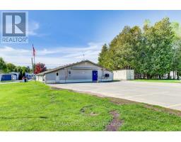 11 HEMLOCK CRESCENT - 41