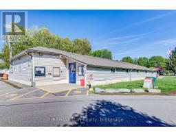 11 HEMLOCK CRESCENT - 42