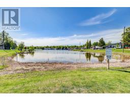 11 HEMLOCK CRESCENT - 43