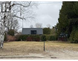 160 HURON STREET S - 2