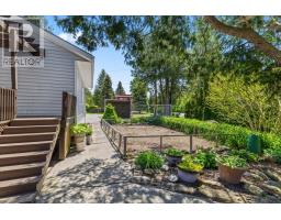 39 EASTWOOD CRESCENT - 35