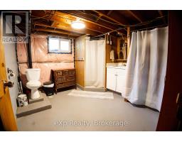 64 RAGLAN STREET W - 22