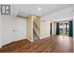 64 HASLER CRESCENT - 32
