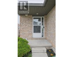64 HASLER CRESCENT - 9