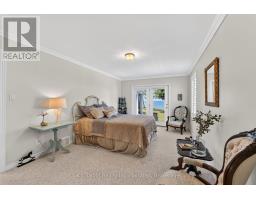 297 BETHUNE CRESCENT - 22