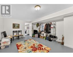 297 BETHUNE CRESCENT - 30