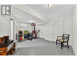 297 BETHUNE CRESCENT - 31