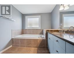 68 GREY OAK DRIVE - 34