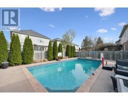 68 GREY OAK DRIVE - 43