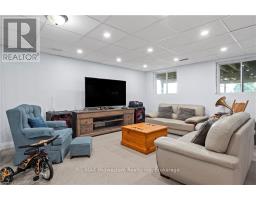 122 BRIDGE CRESCENT - 35