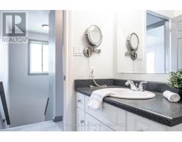 43 GREGORY CRESCENT - 32