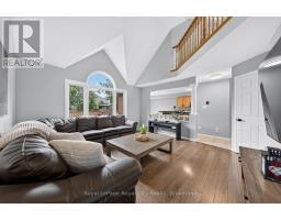 15 CAMM CRESCENT - 11