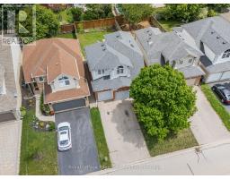 15 CAMM CRESCENT - 43