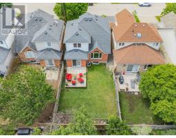 15 CAMM CRESCENT - 44