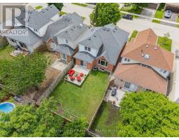 15 CAMM CRESCENT - 45