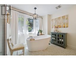 35 MONTICELLO CRESCENT - 21
