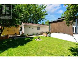 13 WATERGATE DRIVE - 41