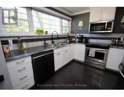 8 ROSEWOOD AVENUE - 15