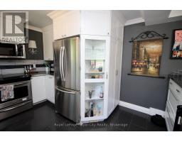 8 ROSEWOOD AVENUE - 18