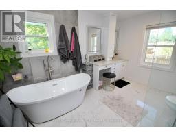 8 ROSEWOOD AVENUE - 26