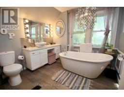 8 ROSEWOOD AVENUE - 29