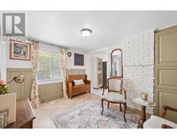 10 MACVILLE AVENUE - 10