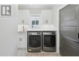 24 WATSON CRESCENT - 18
