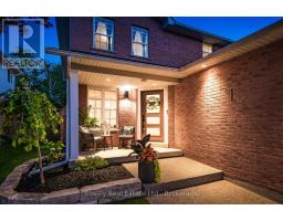 24 WATSON CRESCENT - 2