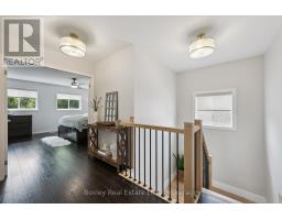 24 WATSON CRESCENT - 21