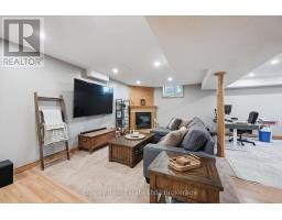 24 WATSON CRESCENT - 29