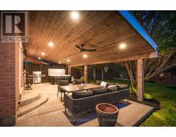 24 WATSON CRESCENT - 3