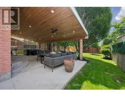 24 WATSON CRESCENT - 30