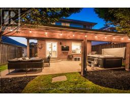 24 WATSON CRESCENT - 38