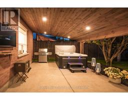 24 WATSON CRESCENT - 4