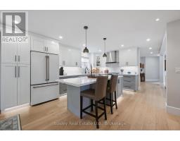24 WATSON CRESCENT - 6