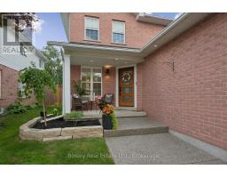 24 WATSON CRESCENT - 8