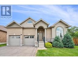 27 RILEY CRESCENT - 1
