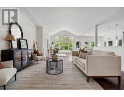 27 RILEY CRESCENT - 12