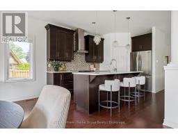 27 RILEY CRESCENT - 17