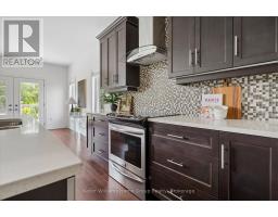 27 RILEY CRESCENT - 19