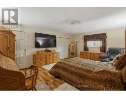 775498 HWY 10 HIGHWAY N - 32