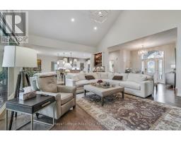 38 CARRIAGE LANE - 12