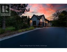 38 CARRIAGE LANE - 45