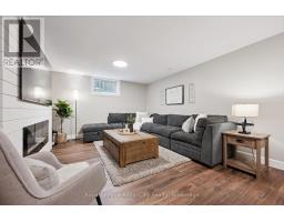 17 CARROLL CRESCENT - 32