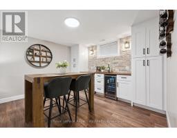 17 CARROLL CRESCENT - 34