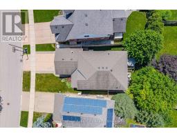 17 CARROLL CRESCENT - 37
