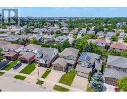 17 CARROLL CRESCENT - 48