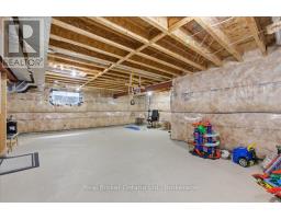 92 MOON CRESCENT - 34