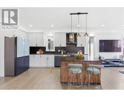 92 MOON CRESCENT - 8